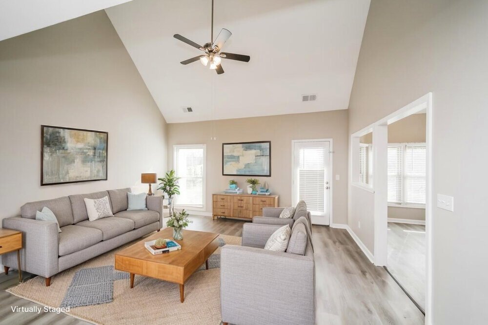 5-Bed Rental on 9347 Helmsley Dr photo 5