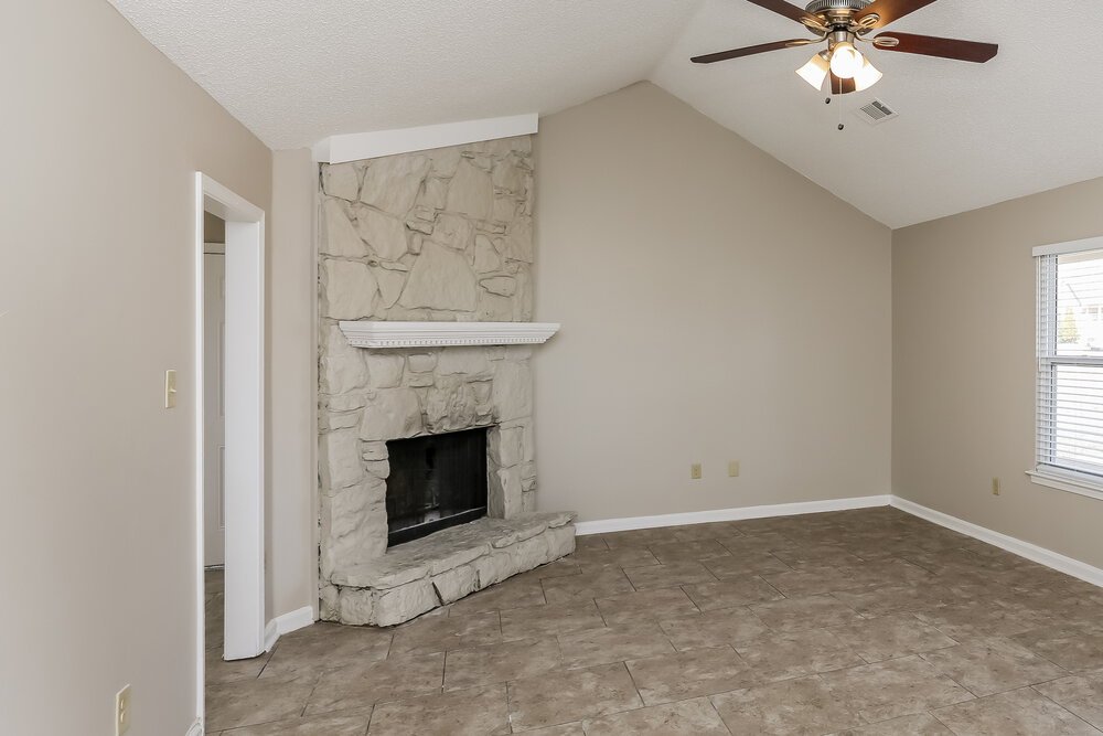 3-Bed Rental on 5305 N Oak photo 5