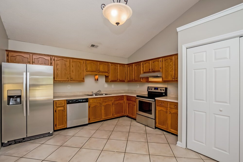 3-Bed Rental on 10378 Yates Dr photo 5