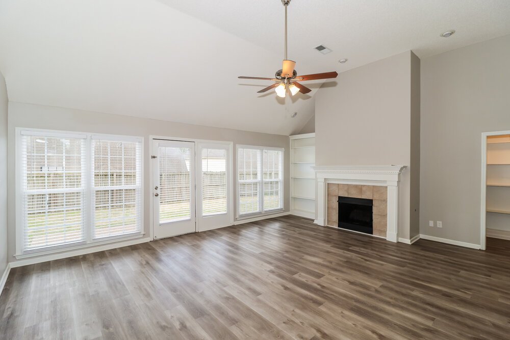 3-Bed Rental on 9339 Chimneyrock Blvd photo 5