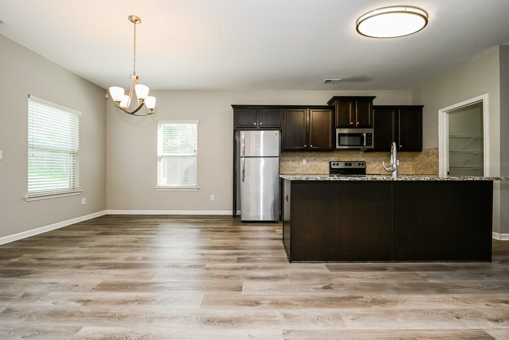 4-Bed Rental on 221 Magnaview Dr photo 5