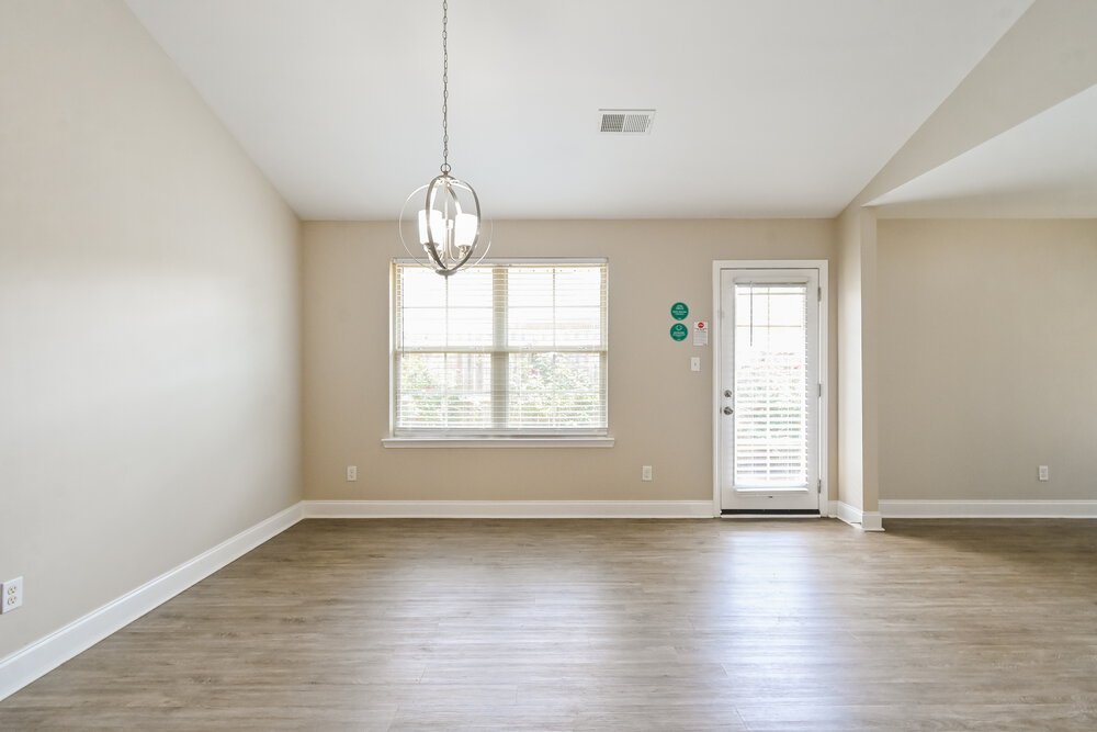 3-Bed Rental on 2932 S Hartland photo 6