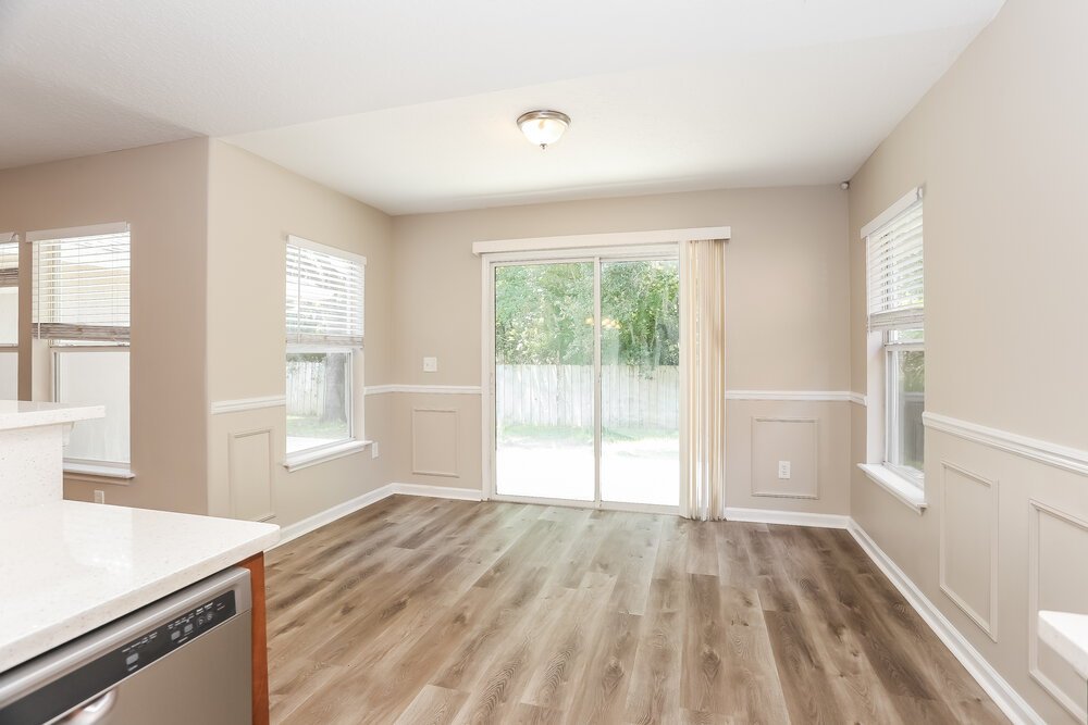 3-Bed Rental on 392 Bostwick Cir photo 6