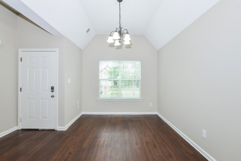 4-Bed Rental on 7916 Ridgedale Dr photo 6