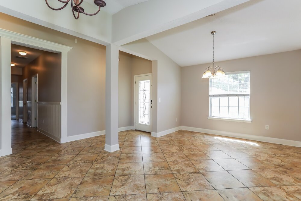 4-Bed Rental on 2732 Woodsdale Dr photo 6