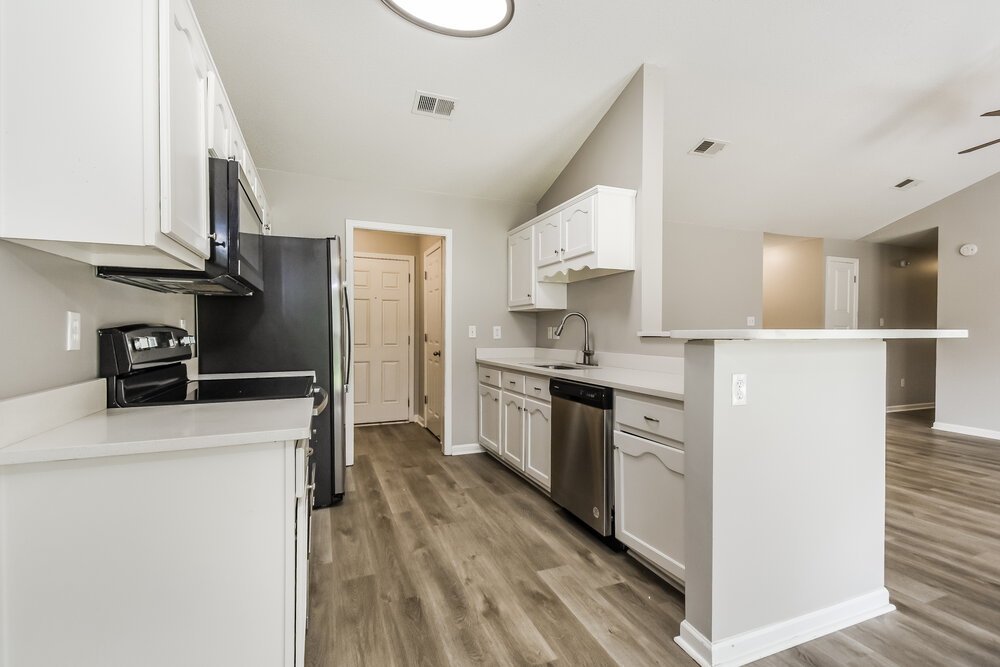 3-Bed Rental on 8274 Park Pike photo 6