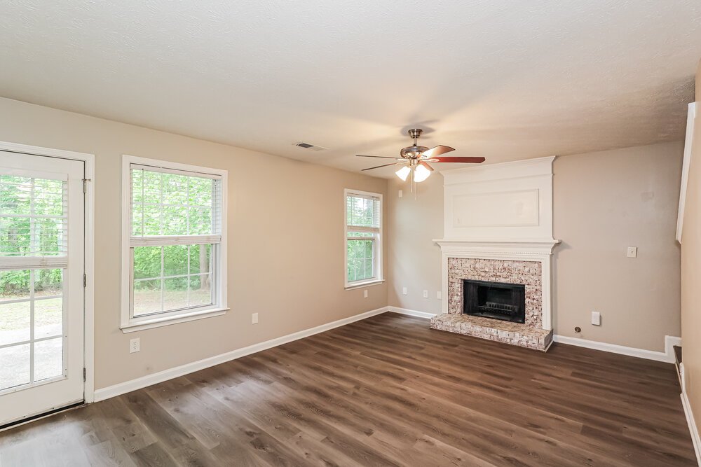 4-Bed Rental on 4970 Promenade Dr photo 6