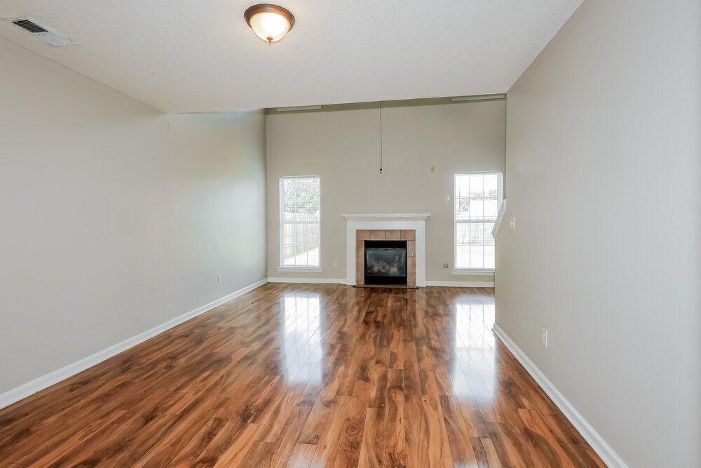 3-Bed Rental on 7335 Red Maple photo 6