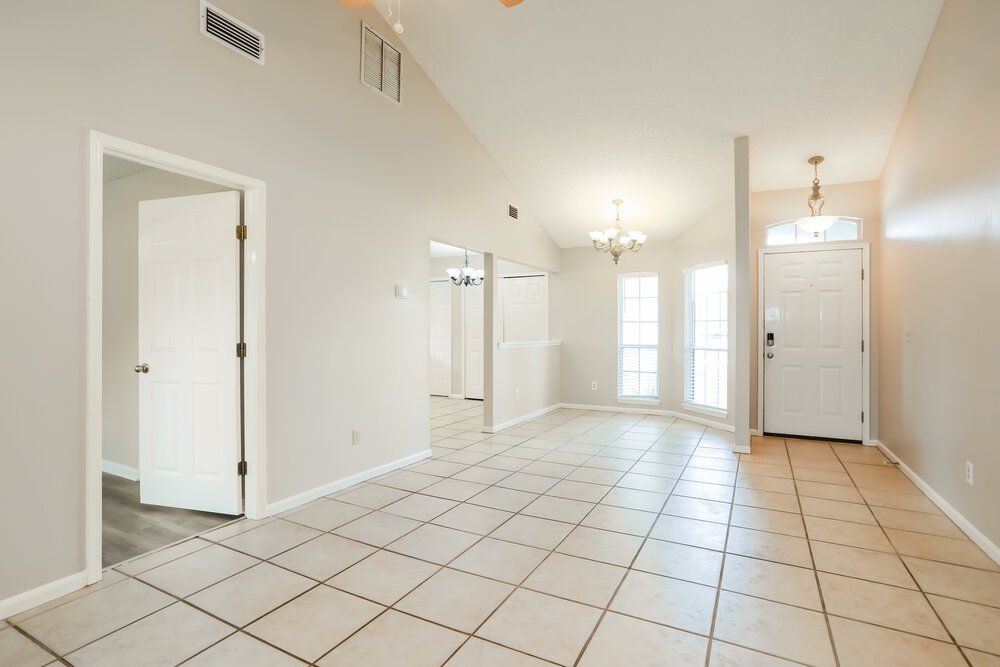 3-Bed Rental on 330 Canoe Cir photo 6