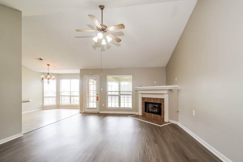 4-Bed Rental on 8181 Martin Dr photo 6