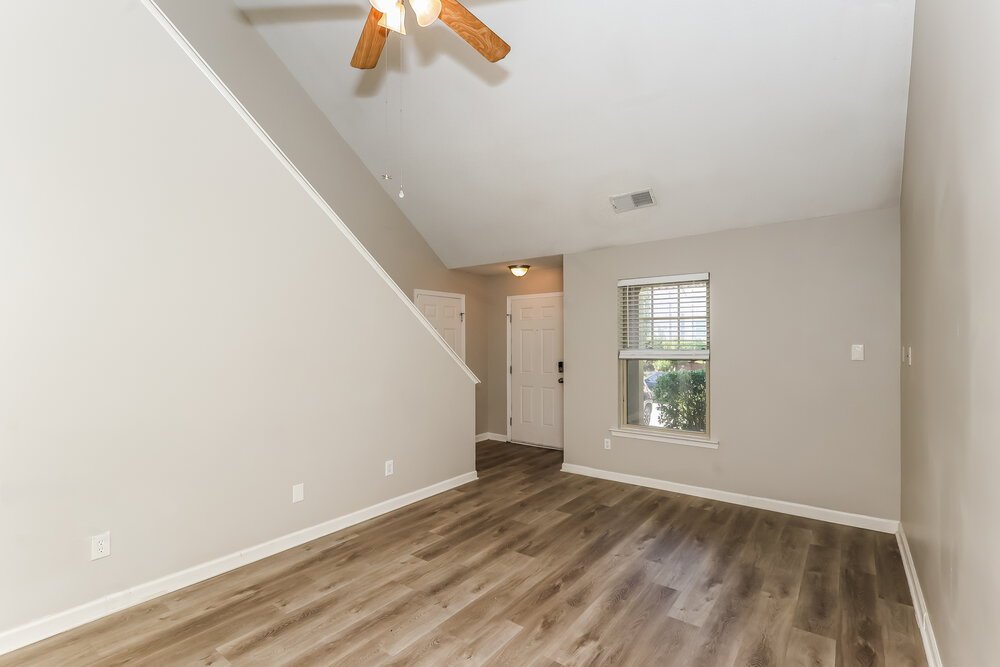 3-Bed Rental on 214 Ben Ln photo 6