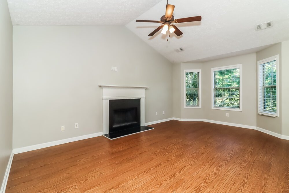 4-Bed Rental on 97 Summer Creek photo 6
