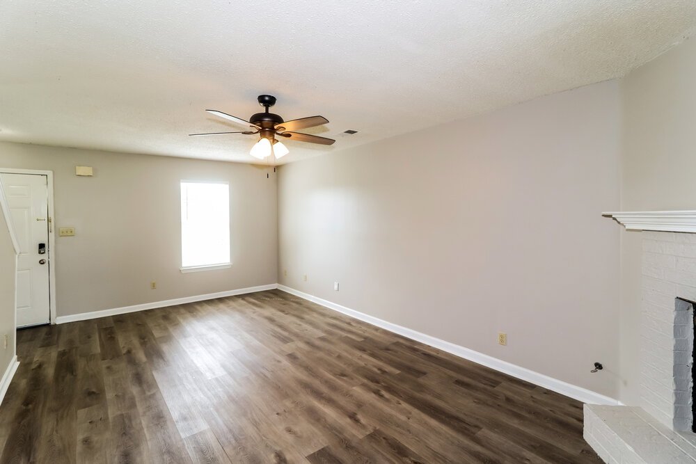 4-Bed Rental on 6997 Luxor Ln photo 6