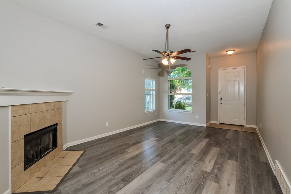 3-Bed Rental on 8280 Dexter Ridge photo 6