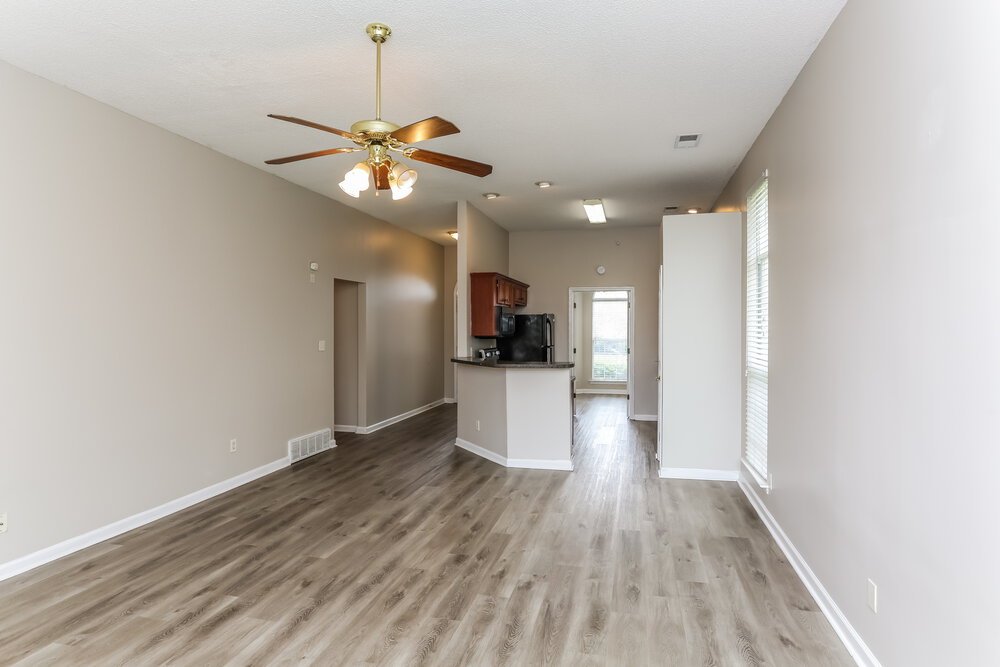 3-Bed Rental on 1142 Red Fern photo 6