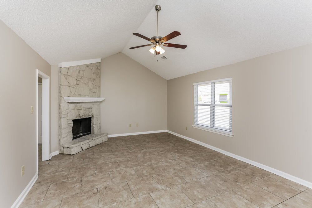 3-Bed Rental on 5305 N Oak photo 6