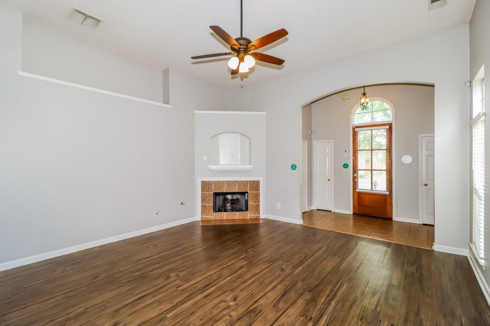3-Bed Rental on 7575 Glen Creek photo 6