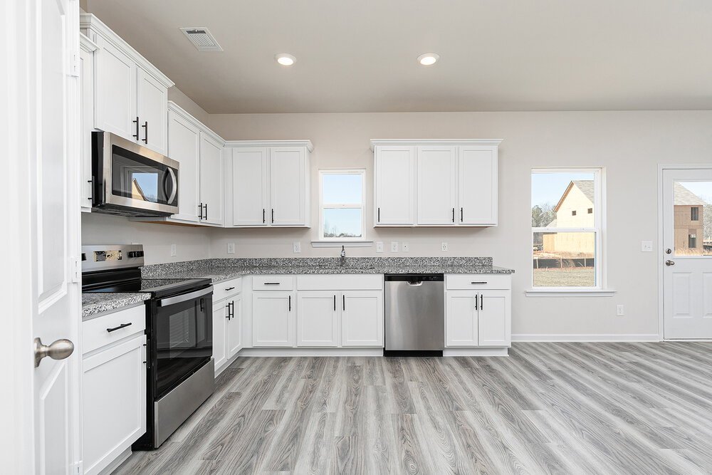 4-Bed Rental on 639 Mackenzie Cv photo 6