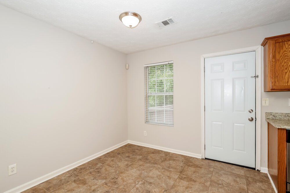 3-Bed Rental on 2059 Oak Terrace photo 7