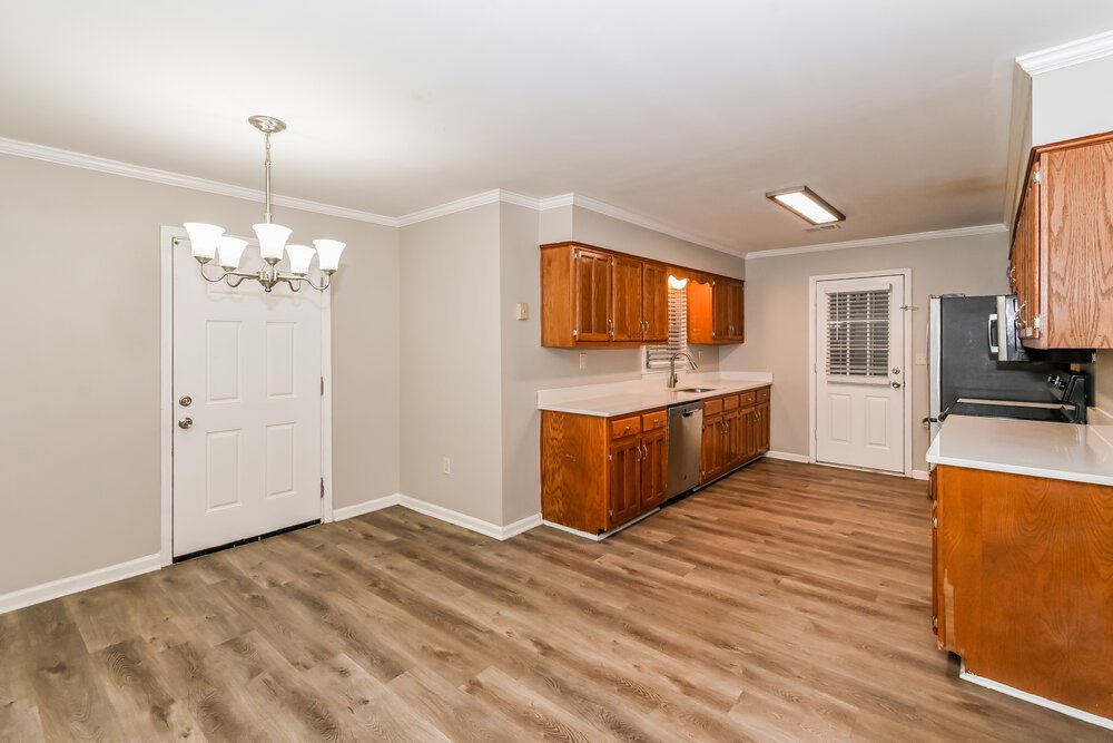 4-Bed Rental on 861 White Pine photo 7