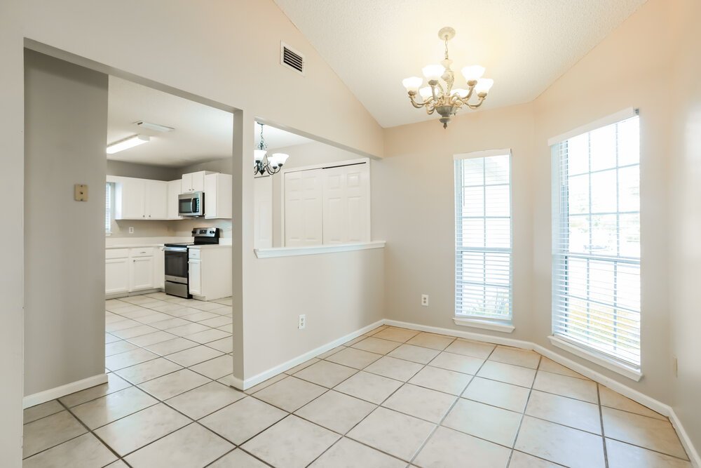 3-Bed Rental on 330 Canoe Cir photo 7