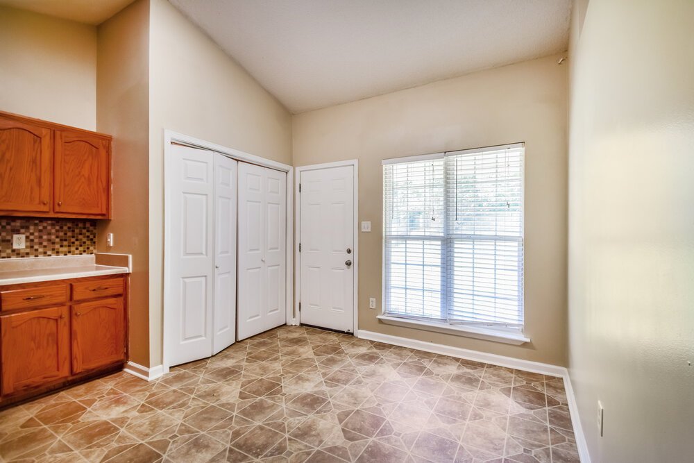 3-Bed Rental on 8035 Park Pike photo 7