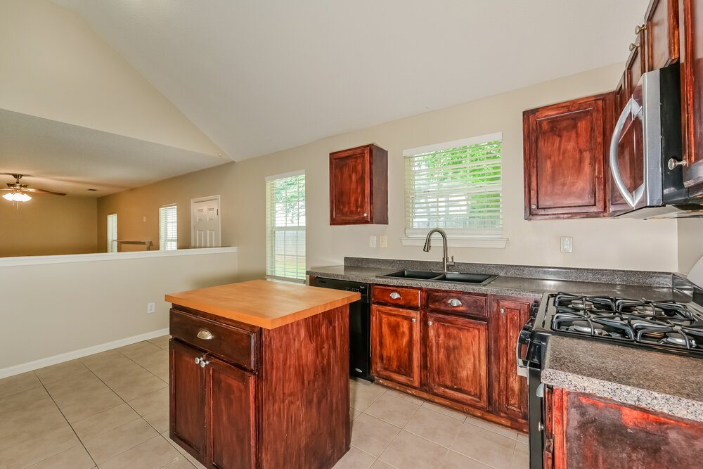 3-Bed Rental on 4710 Millenium View photo 7