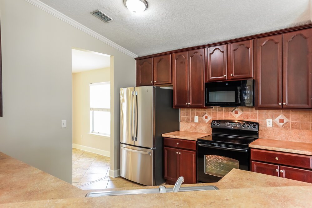 4-Bed Rental on 2732 Woodsdale Dr photo 7