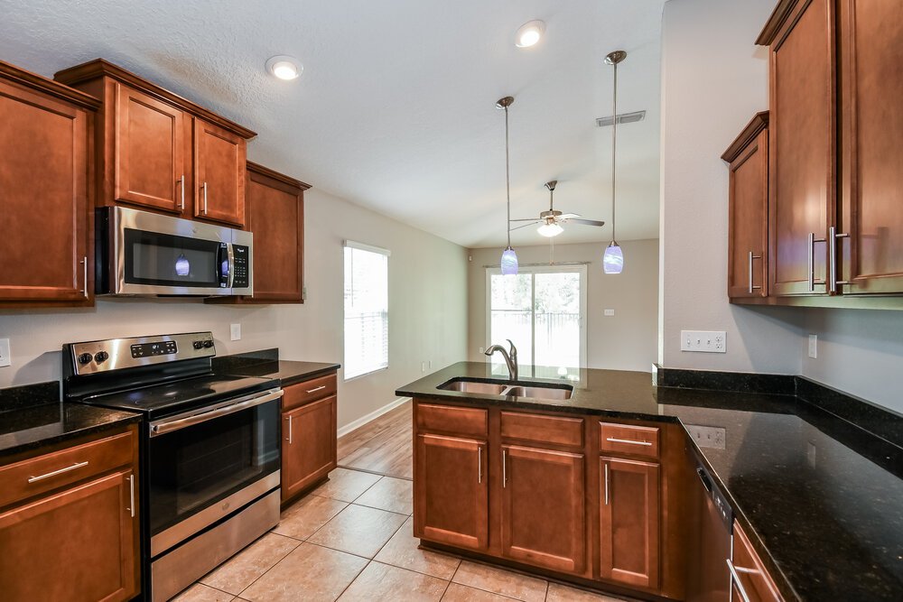 4-Bed Rental on 15847 Rachel Creek photo 7