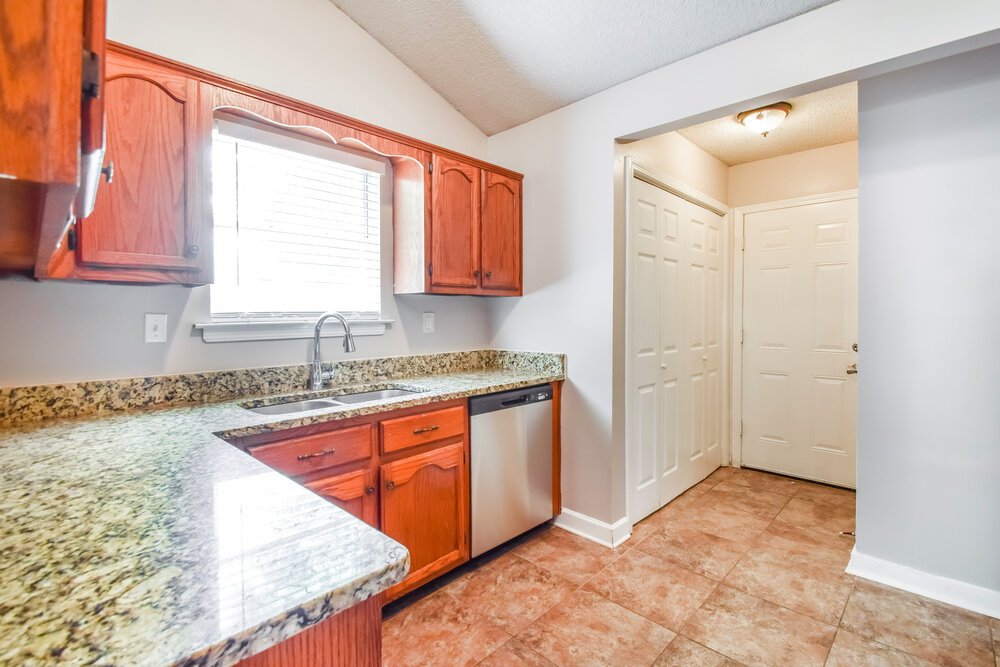 3-Bed Rental on 7711 Iris Cove photo 7