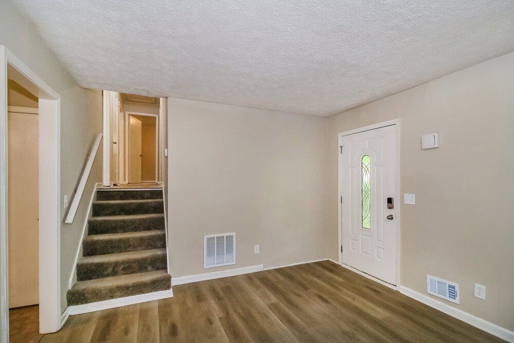 3-Bed Rental on 233 Lucan Way photo 7