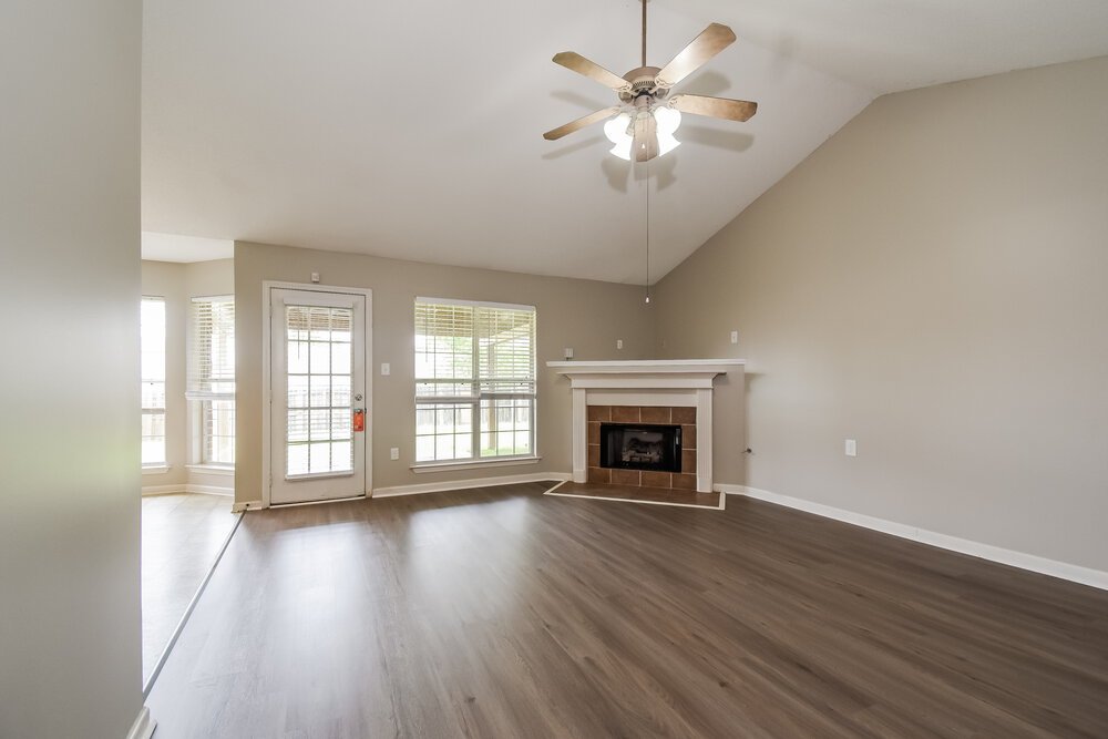 4-Bed Rental on 8181 Martin Dr photo 7