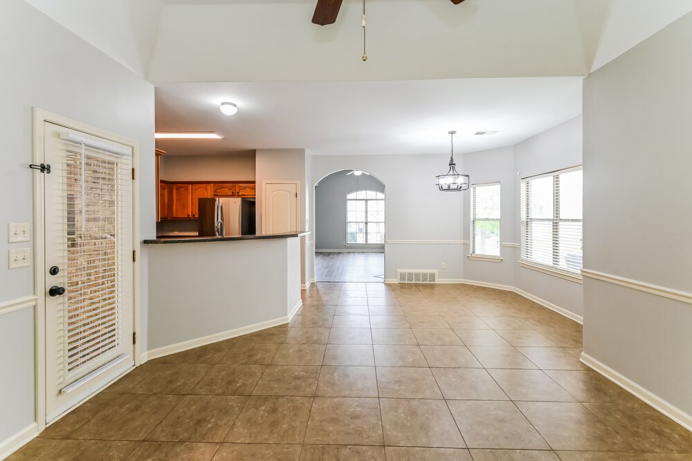 4-Bed Rental on 305 Garden Springs photo 7