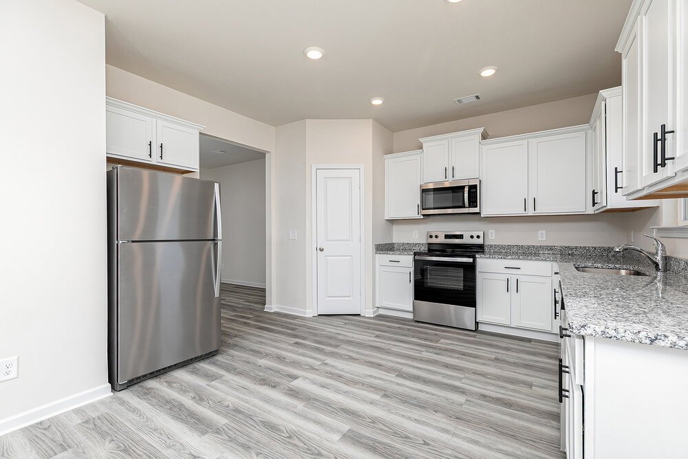 4-Bed Rental on 639 Mackenzie Cv photo 7