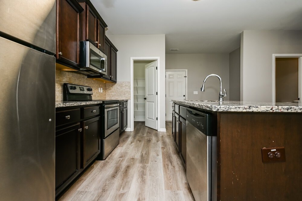 4-Bed Rental on 221 Magnaview Dr photo 7
