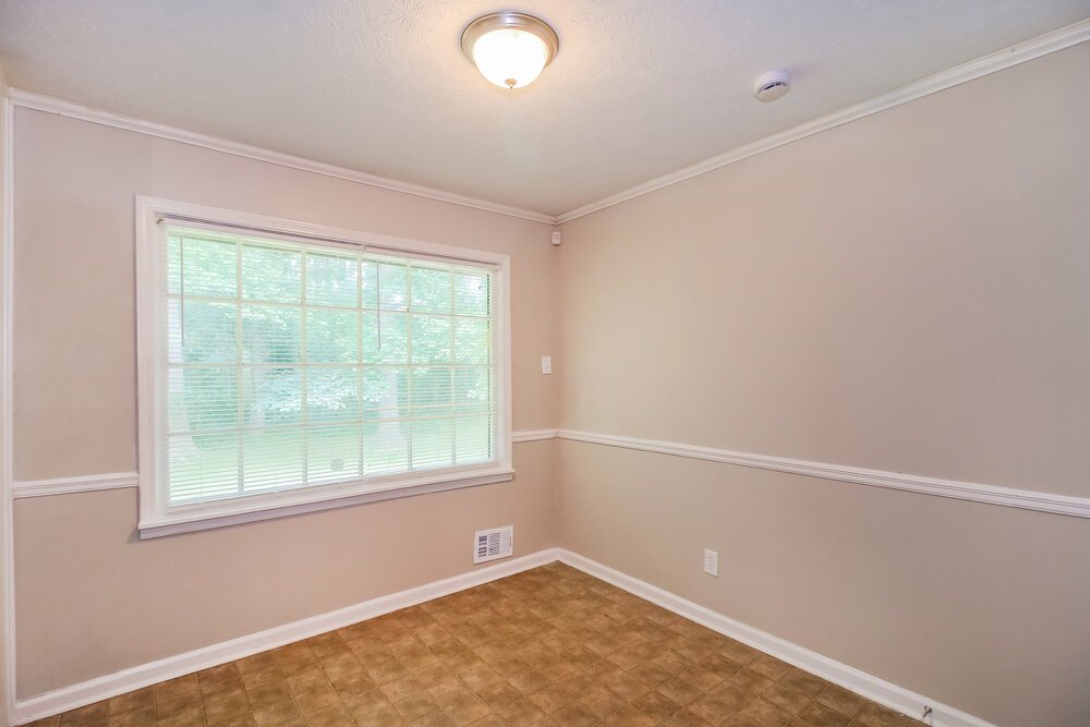 3-Bed Rental on 233 Lucan Way photo 8