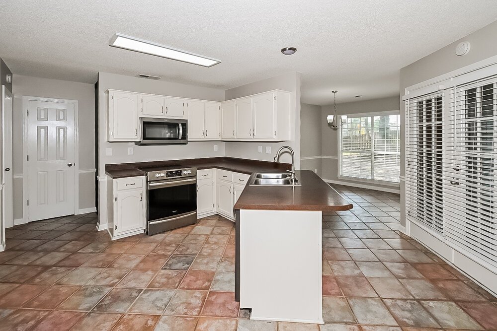 4-Bed Rental on 5759 Michaelson Dr photo 8