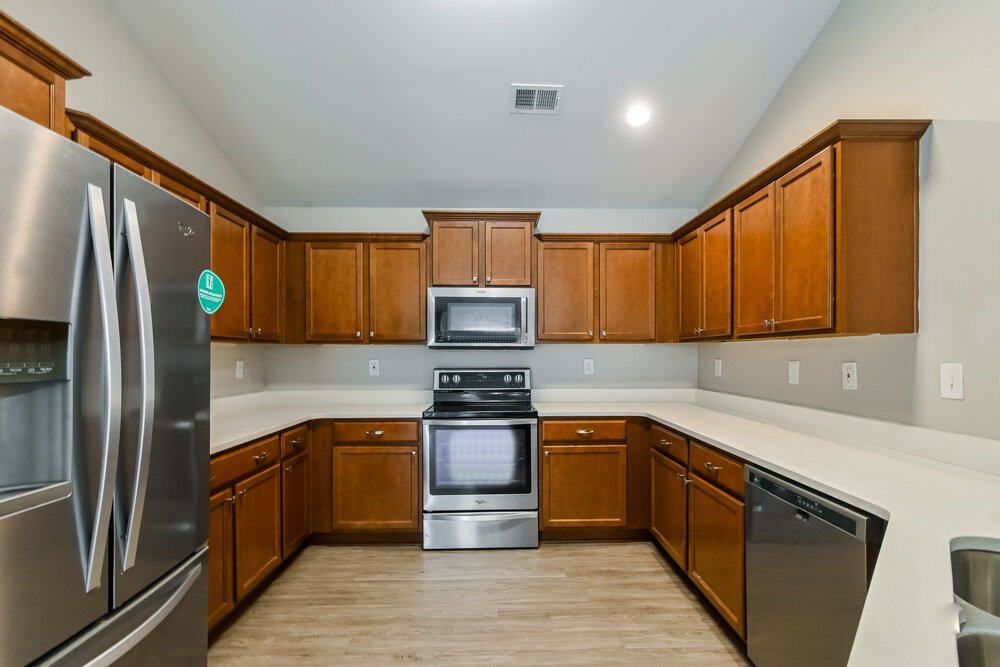3-Bed Rental on 2932 S Hartland photo 8