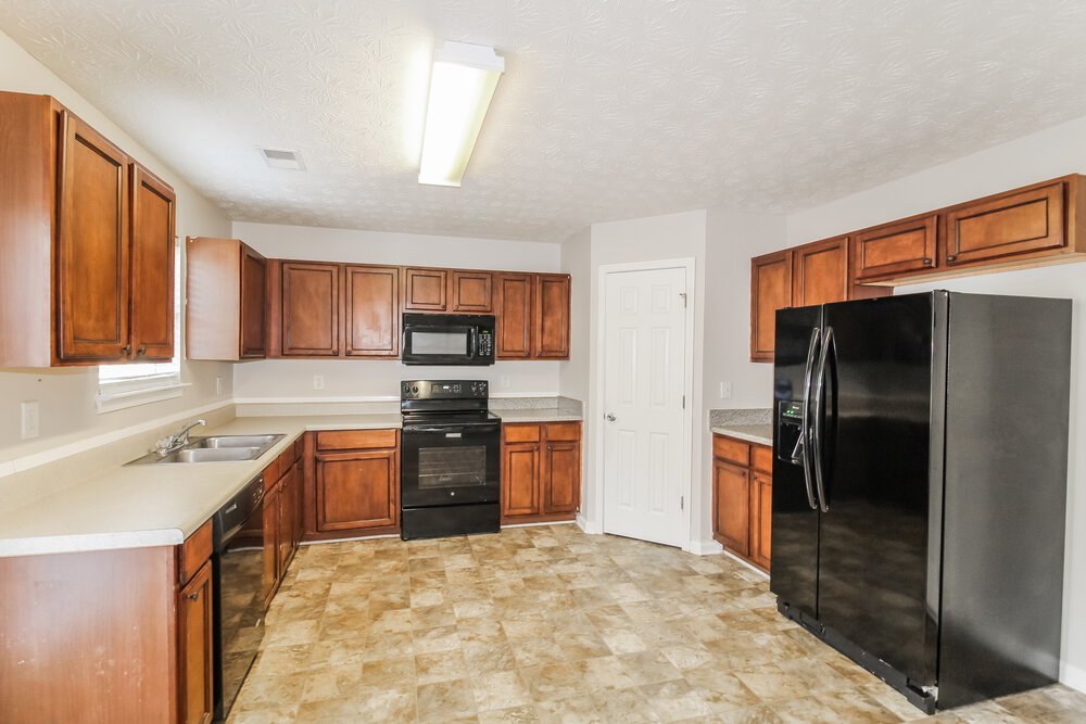 4-Bed Rental on 296 Millstone Dr photo 8