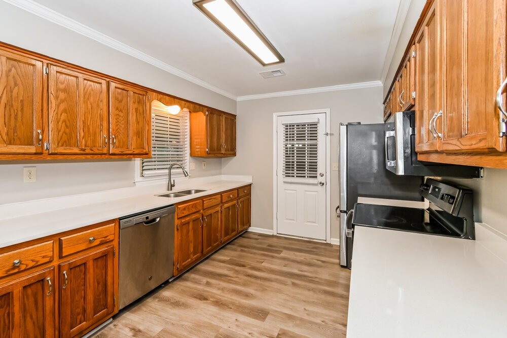 4-Bed Rental on 861 White Pine photo 8