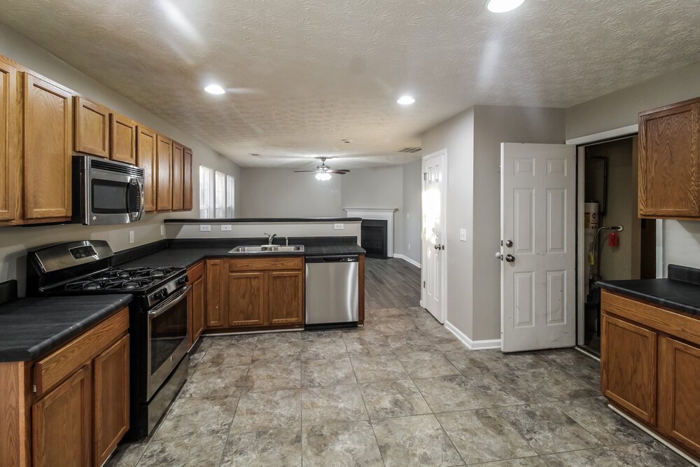 4-Bed Rental on 1247 Matt Moore photo 8