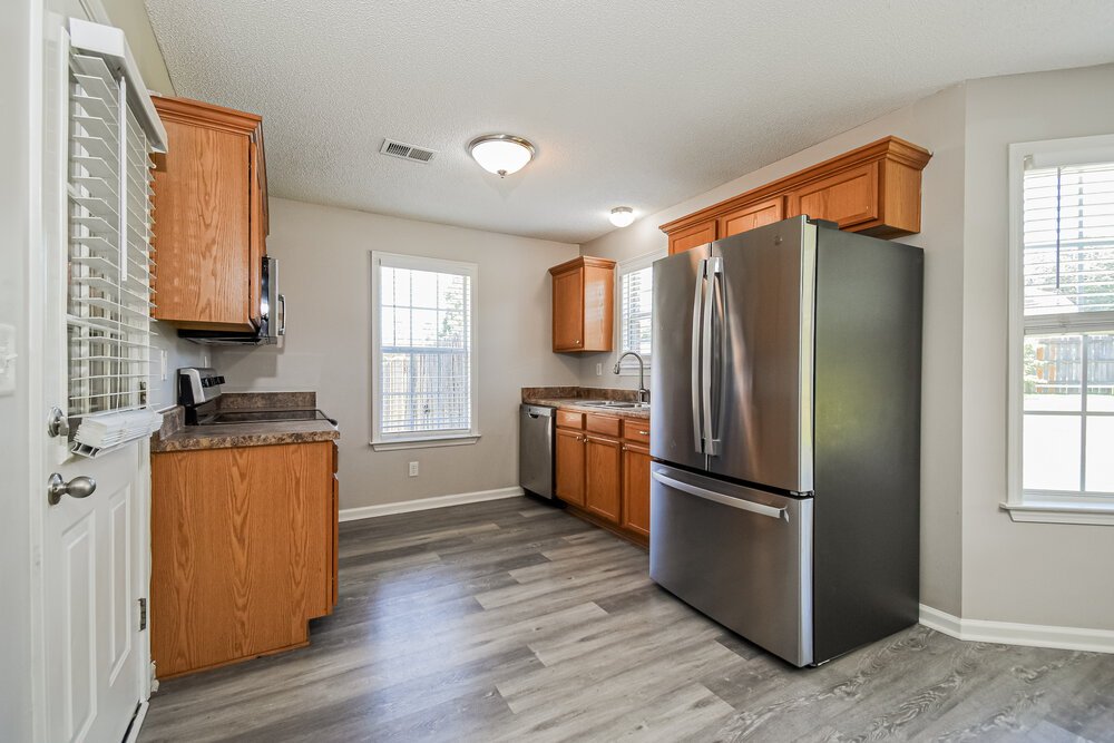 3-Bed Rental on 5746 Oakley Dr photo 8