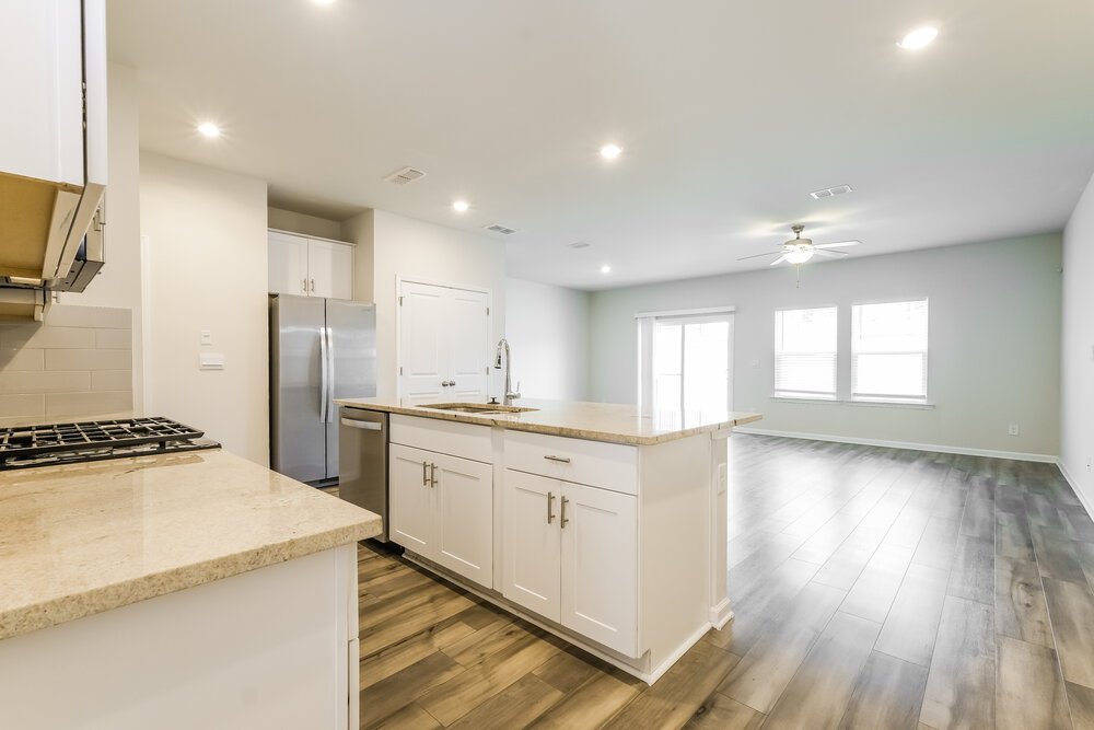 3-Bed Rental on 1672 Villageside Ct photo 8