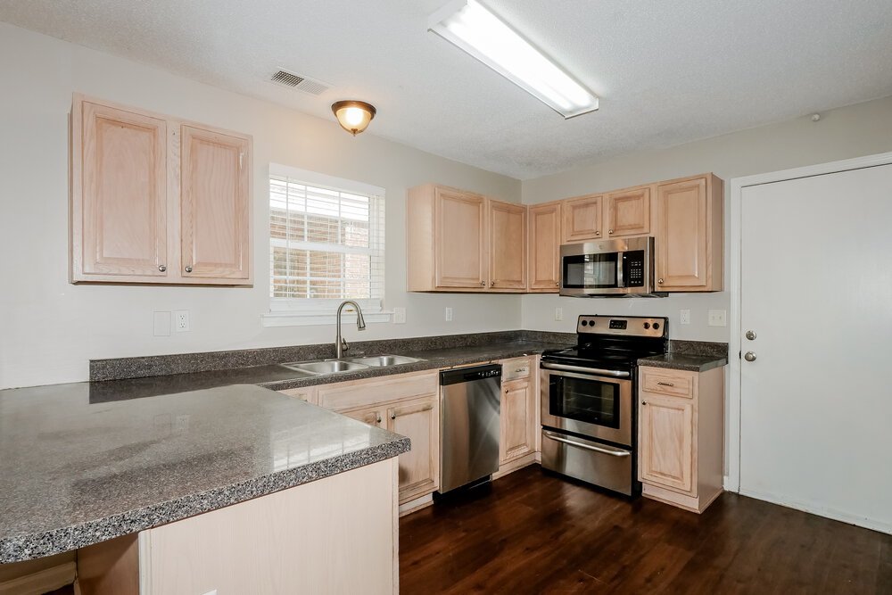 3-Bed Rental on 7335 Red Maple photo 8