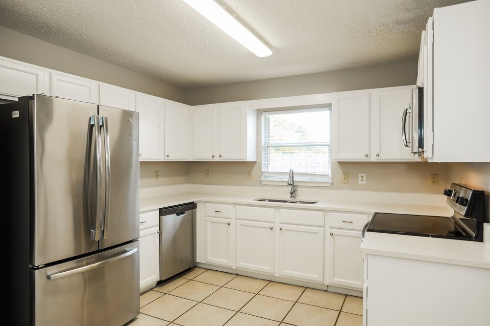 3-Bed Rental on 330 Canoe Cir photo 8