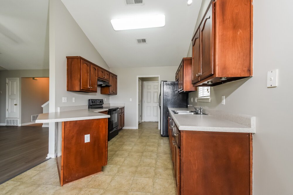 4-Bed Rental on 8181 Martin Dr photo 8