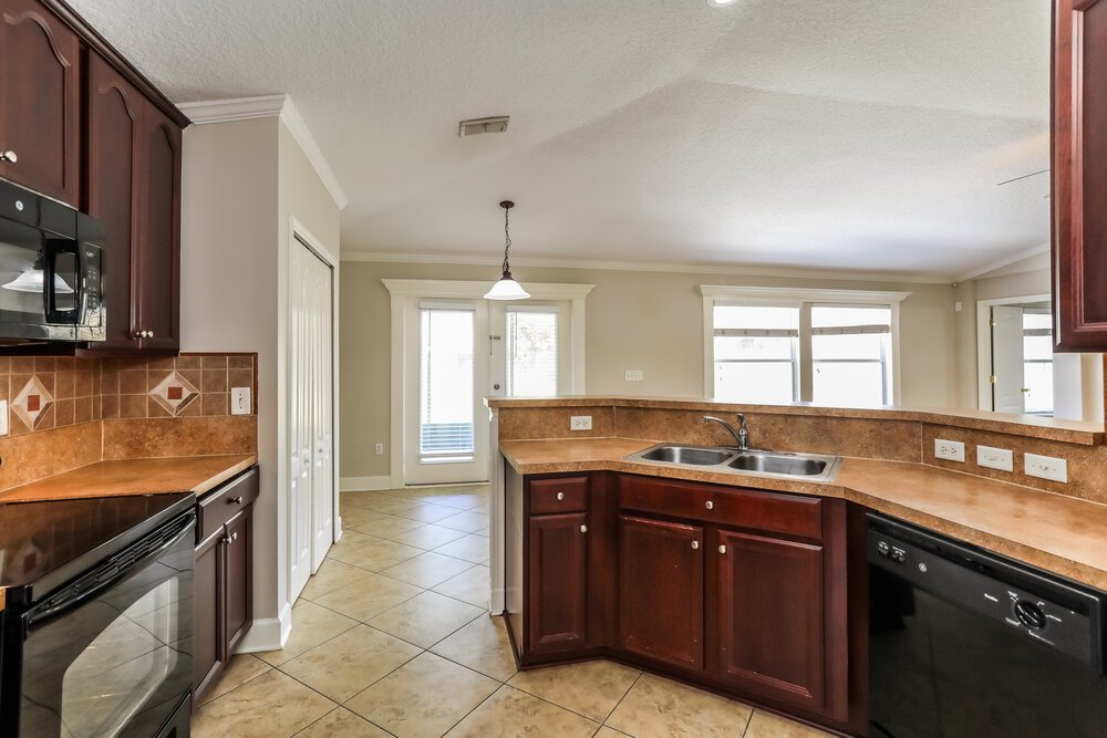 4-Bed Rental on 2732 Woodsdale Dr photo 8