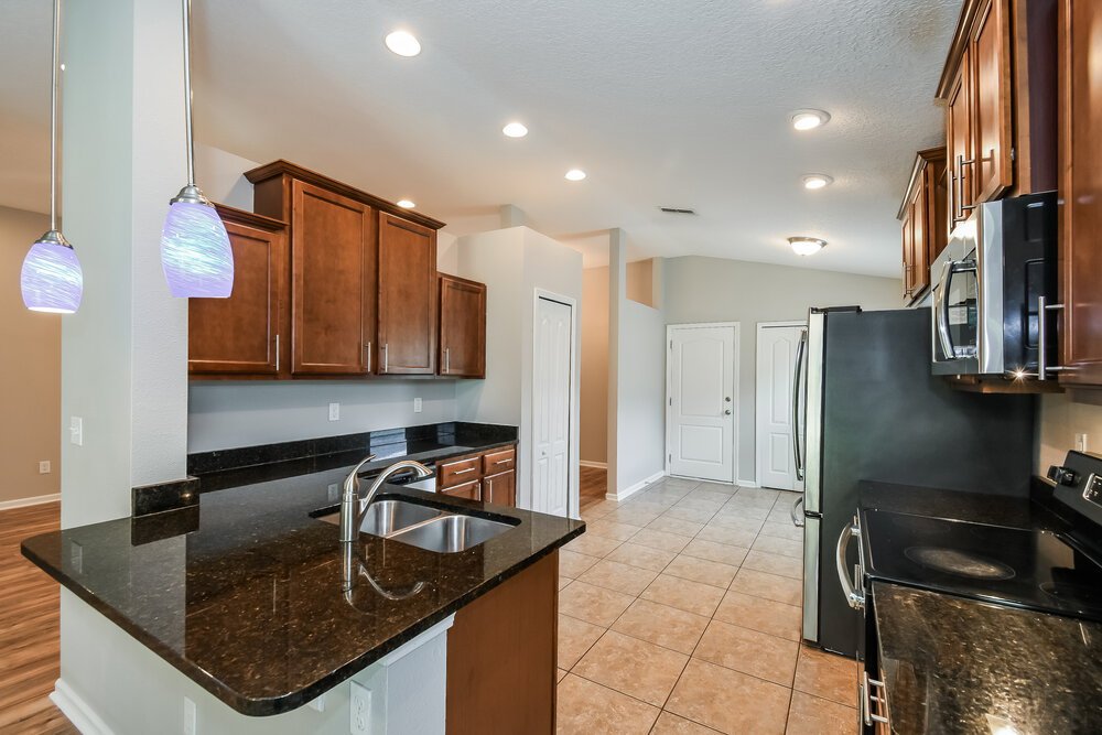 4-Bed Rental on 15847 Rachel Creek photo 8