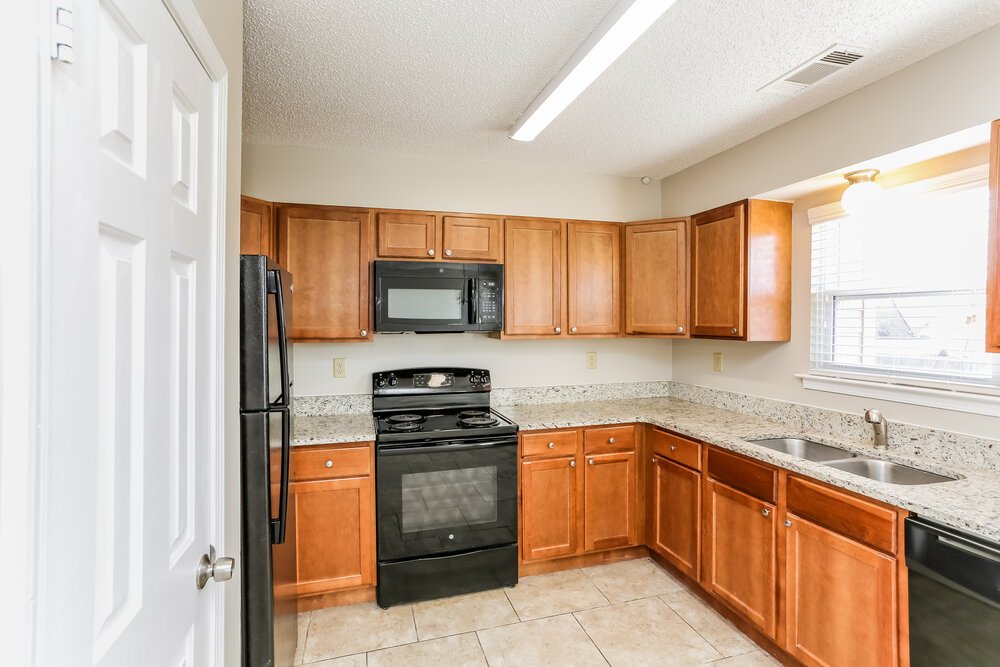 3-Bed Rental on 5305 N Oak photo 8