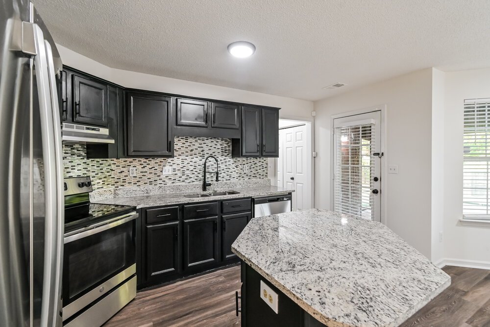 3-Bed Rental on 7159 Creekside Dr photo 8